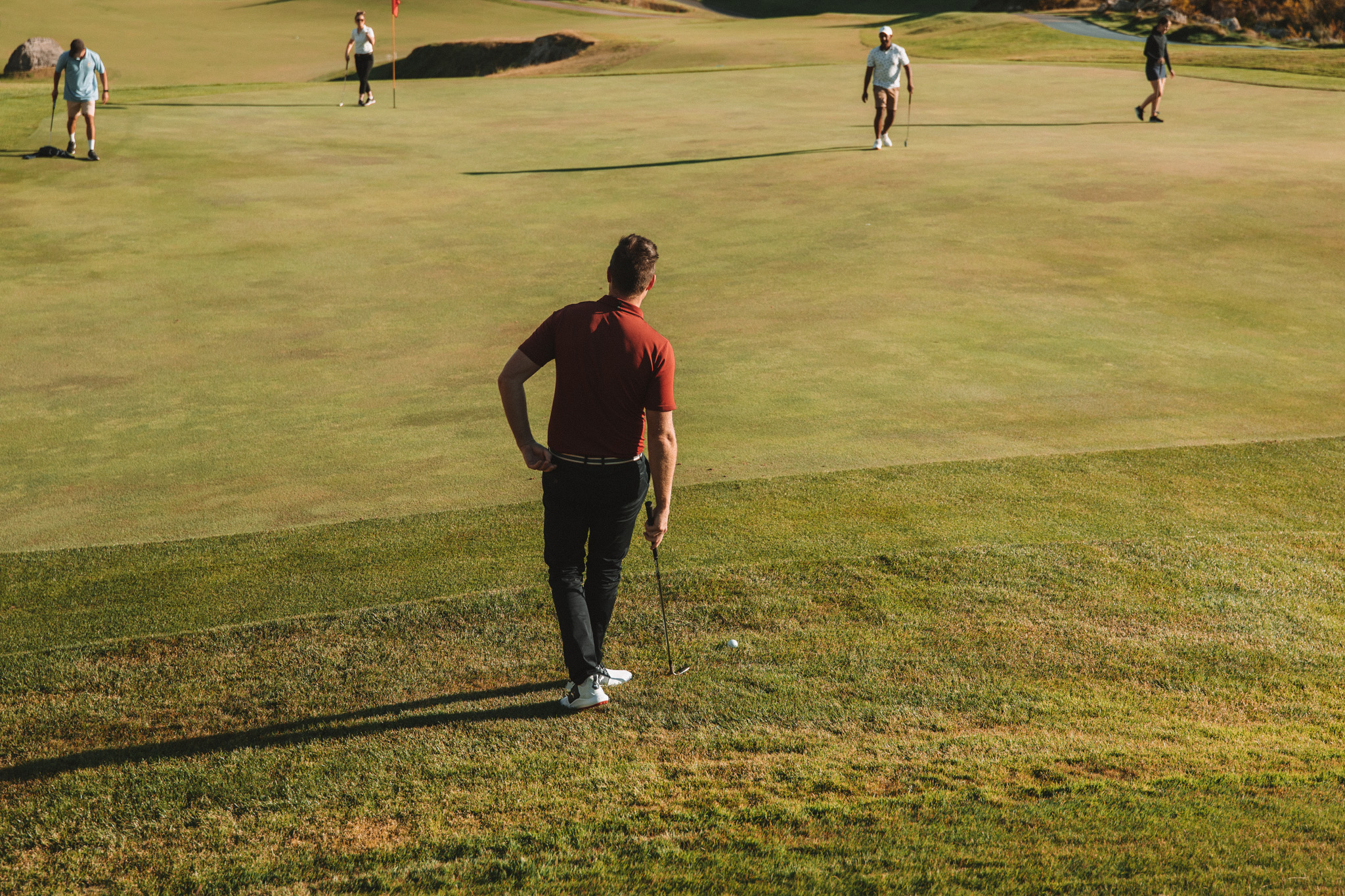 Read more about the article The #1 Chipping Mistake Most Amateurs Make (And How to Fix It)
